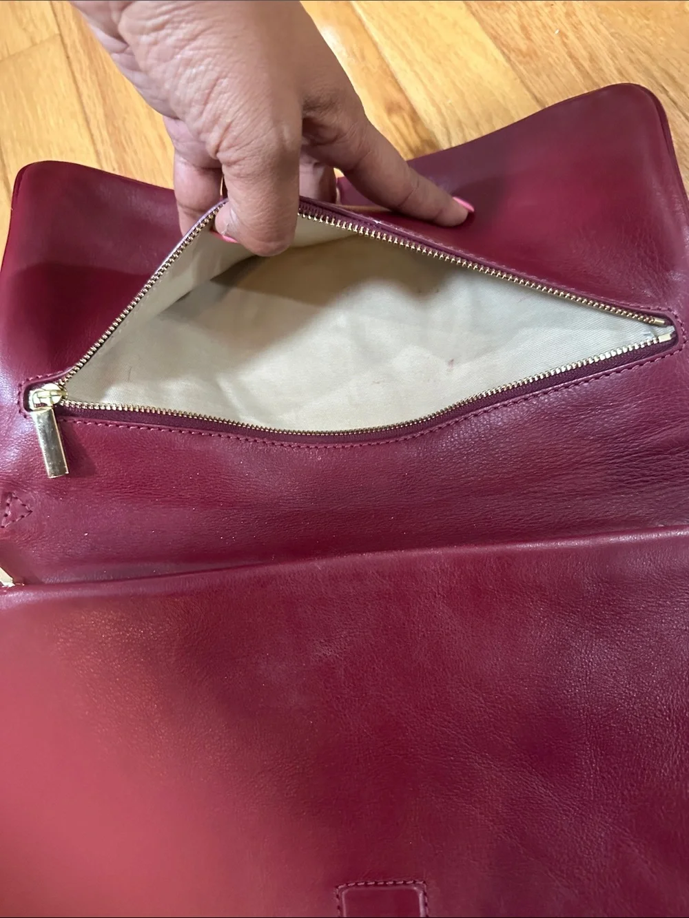 🎆Tory Burch Burgundy Leather Logo Zip Clutch